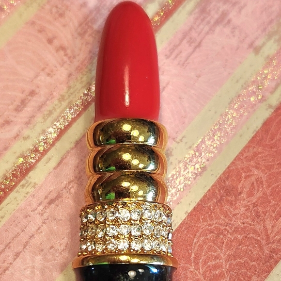 Vtg KENNETH J LANE Glossy RED "KJL" Lipstick Pin Gold Enamel Rhinestones Brooch - Picture 12 of 12